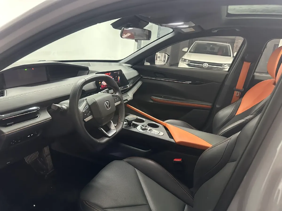 2022 ChangAn UNI-V 1.5T 188HP L4 7DCT,autocango,china used car exporter,china ev exporter,chinese used car exporter,chinese used ev exporter