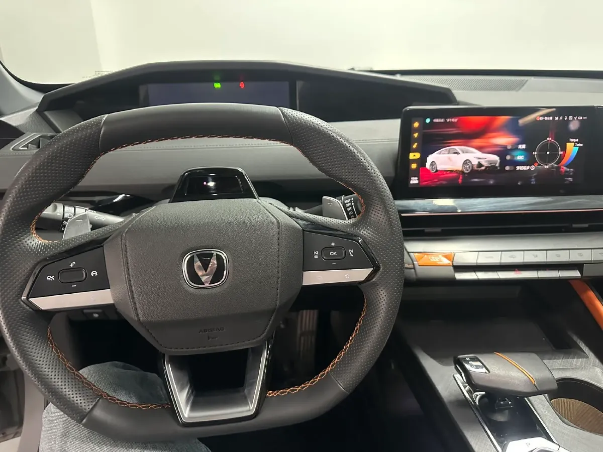 2022 ChangAn UNI-V 1.5T 188HP L4 7DCT,autocango,china used car exporter,china ev exporter,chinese used car exporter,chinese used ev exporter