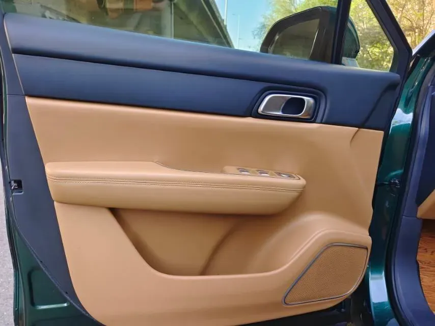 2021 Li ONE Range Extended 131HP REEV 40.5KWH,autocango,china used car exporter,china ev exporter,chinese used car exporter,chinese used ev exporter