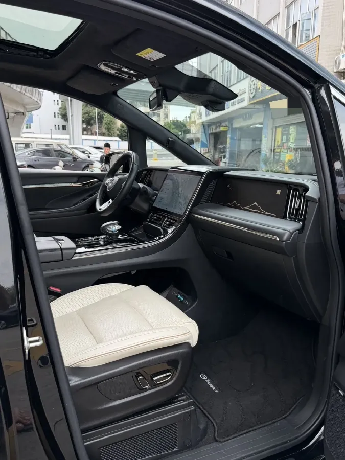 2023 GAC Trumpchi M8 2.0T 252HP L4 8AT,autocango,china used car exporter,china ev exporter,chinese used car exporter,chinese used ev exporter