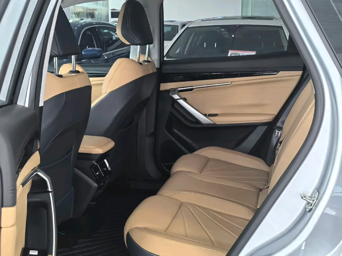 2023 Geely StarRay 1.5T 181HP L4 7DCT,autocango,china used car exporter,china ev exporter,chinese used car exporter,chinese used ev exporter