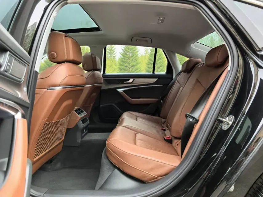 2022 Audi A6L 2.0T 190HP L4 7DCT,autocango,china used car exporter,china ev exporter,chinese used car exporter,chinese used ev exporter