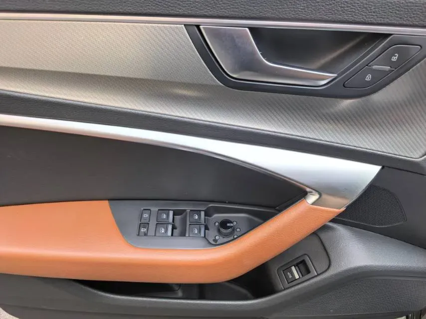 2022 Audi A6L 2.0T 190HP L4 7DCT,autocango,china used car exporter,china ev exporter,chinese used car exporter,chinese used ev exporter