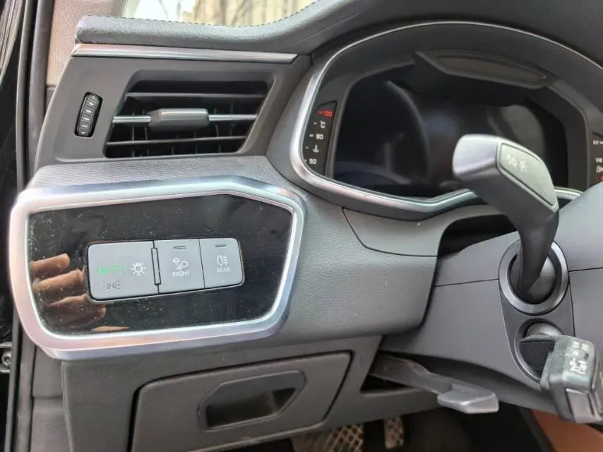 2022 Audi A6L 2.0T 190HP L4 7DCT,autocango,china used car exporter,china ev exporter,chinese used car exporter,chinese used ev exporter