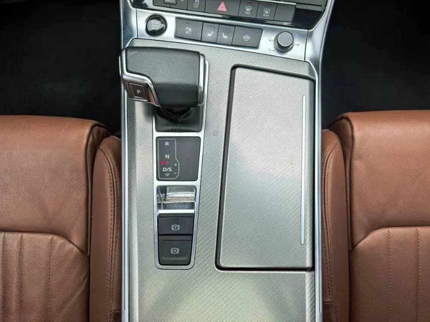 2022 Audi A6L 2.0T 190HP L4 7DCT,autocango,china used car exporter,china ev exporter,chinese used car exporter,chinese used ev exporter