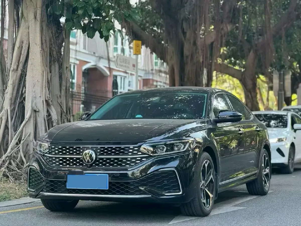 2025 Volkswagen Passat 2.0T 220HP L4 7DCT,autocango,china used car exporter,china ev exporter,chinese used car exporter,chinese used ev exporter