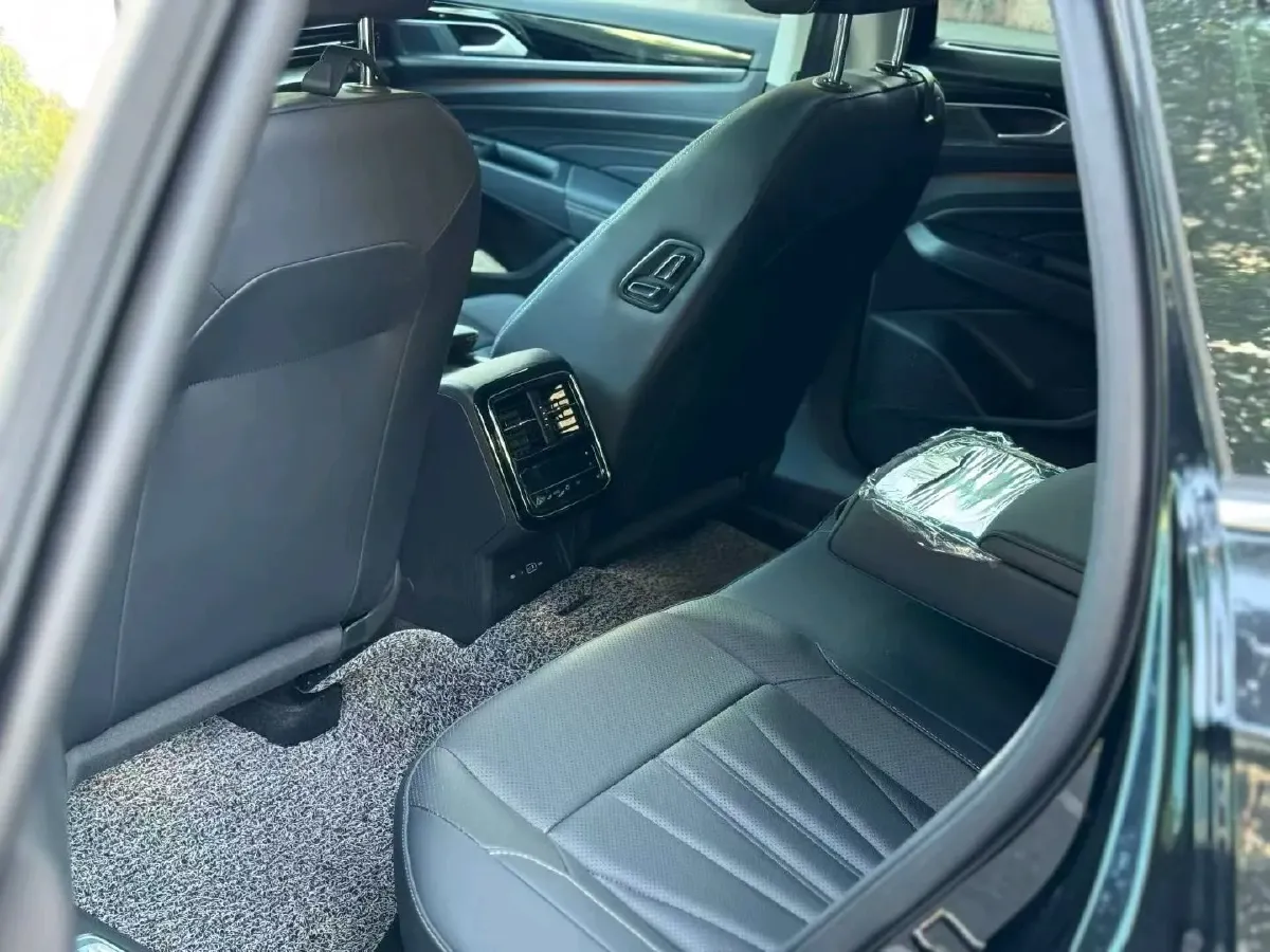 2025 Volkswagen Passat 2.0T 220HP L4 7DCT,autocango,china used car exporter,china ev exporter,chinese used car exporter,chinese used ev exporter