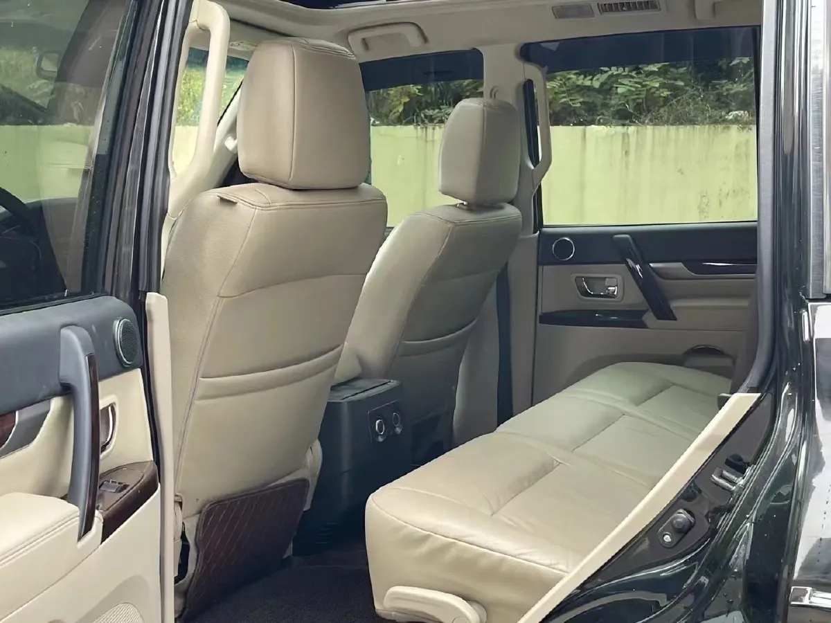 2018 Mitsubishi Pajero 3.0L 174HP V6 5AT,autocango,china used car exporter,china ev exporter,chinese used car exporter,chinese used ev exporter