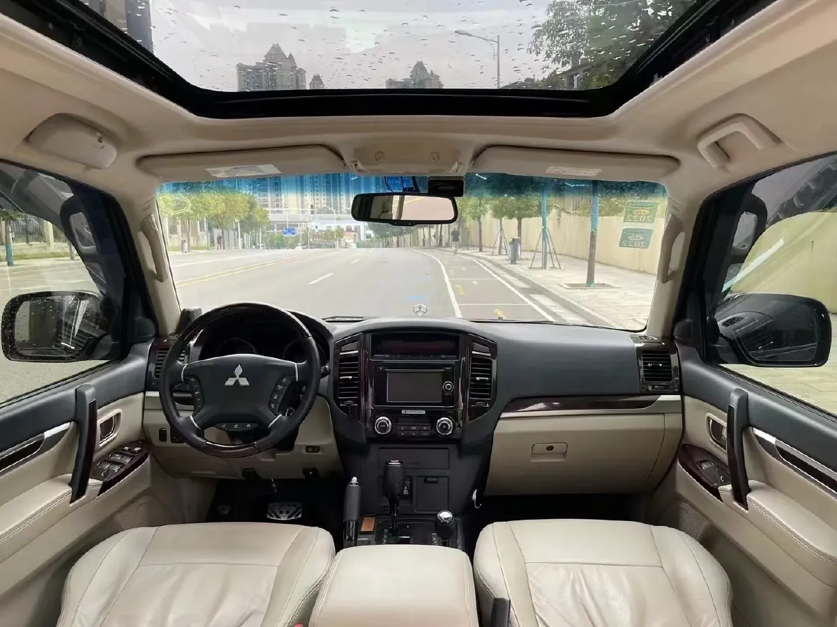 2018 Mitsubishi Pajero 3.0L 174HP V6 5AT,autocango,china used car exporter,china ev exporter,chinese used car exporter,chinese used ev exporter