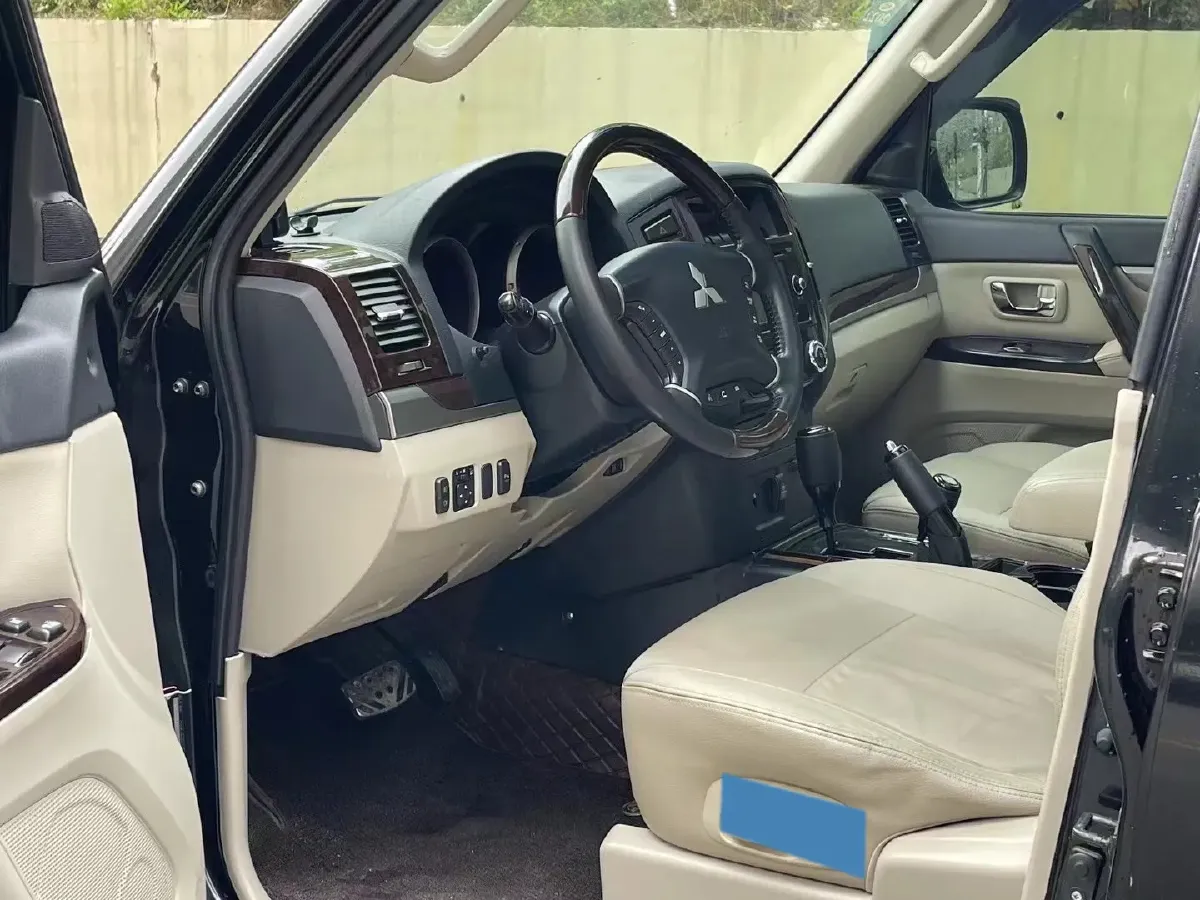 2018 Mitsubishi Pajero 3.0L 174HP V6 5AT,autocango,china used car exporter,china ev exporter,chinese used car exporter,chinese used ev exporter