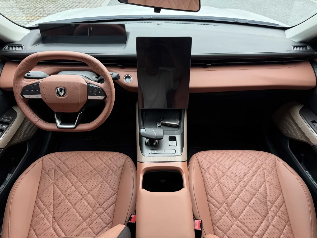 2025 ChangAn Eado 1.5T 192HP L4 7DCT,autocango,china used car exporter,china ev exporter,chinese used car exporter,chinese used ev exporter