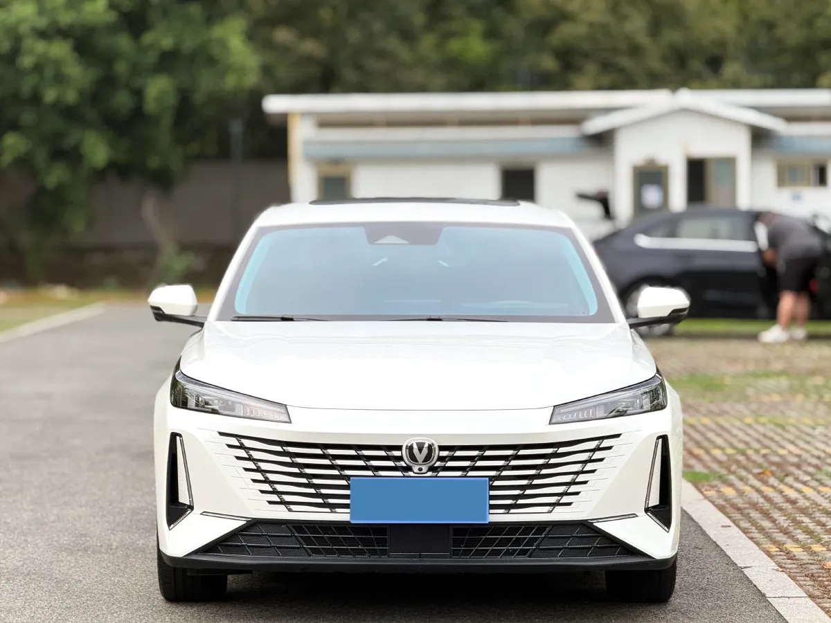 2025 ChangAn Eado 1.5T 192HP L4 7DCT,autocango,china used car exporter,china ev exporter,chinese used car exporter,chinese used ev exporter