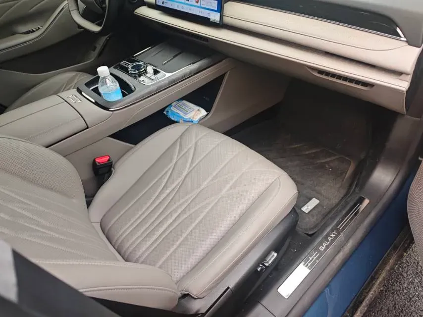 2025 Geely Galaxy Starshine 8 1.5T 163HP L4 3DHT PHEV 27.69KWH,autocango,china used car exporter,china ev exporter,chinese used car exporter,chinese used ev exporter