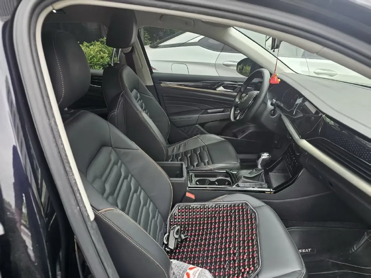 2020 Volkswagen Passat 2.0T 186HP L4 7DCT,autocango,china used car exporter,china ev exporter,chinese used car exporter,chinese used ev exporter