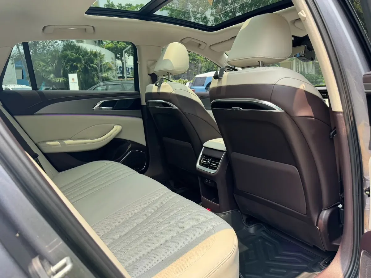 2023 HongQi H5 2.0T 224HP L4 8AT,autocango,china used car exporter,china ev exporter,chinese used car exporter,chinese used ev exporter