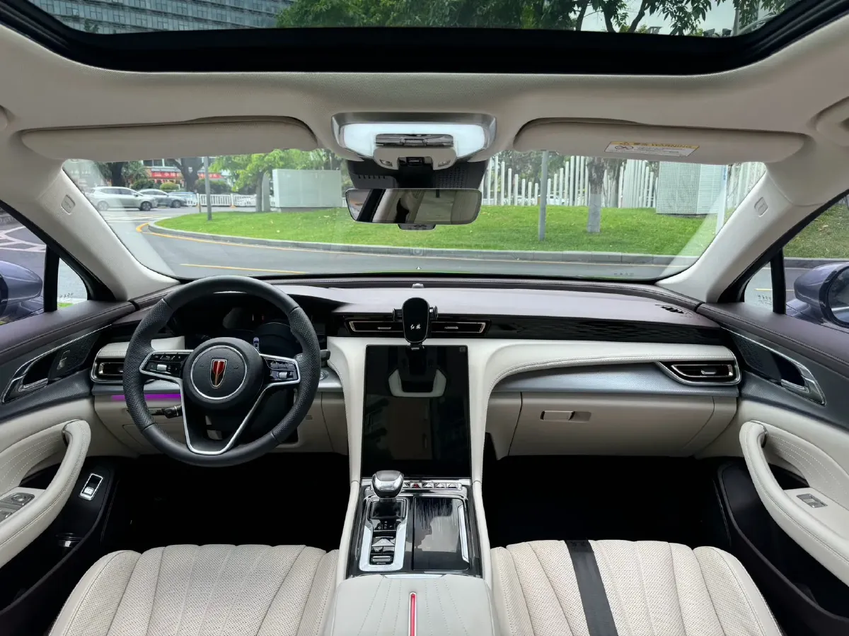 2023 HongQi H5 2.0T 224HP L4 8AT,autocango,china used car exporter,china ev exporter,chinese used car exporter,chinese used ev exporter