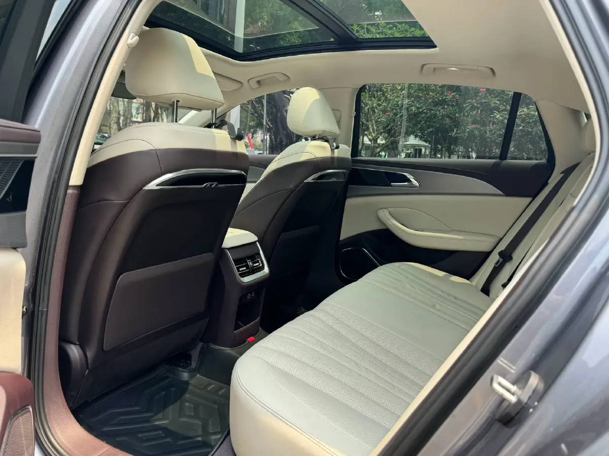 2023 HongQi H5 2.0T 224HP L4 8AT,autocango,china used car exporter,china ev exporter,chinese used car exporter,chinese used ev exporter