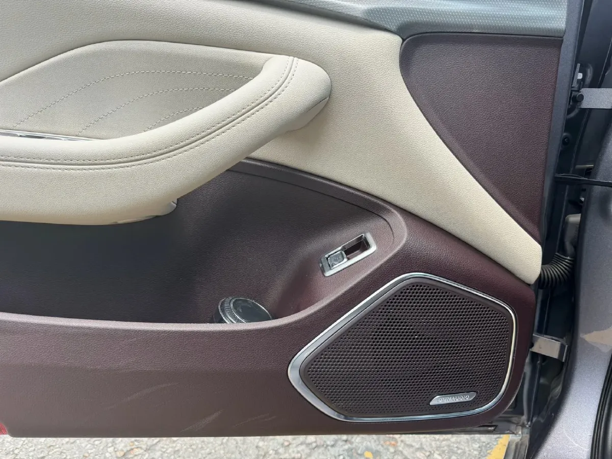 2023 HongQi H5 2.0T 224HP L4 8AT,autocango,china used car exporter,china ev exporter,chinese used car exporter,chinese used ev exporter