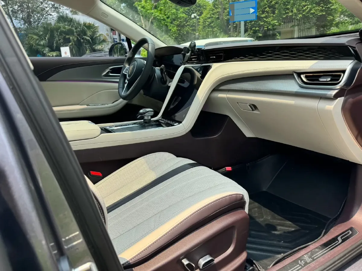 2023 HongQi H5 2.0T 224HP L4 8AT,autocango,china used car exporter,china ev exporter,chinese used car exporter,chinese used ev exporter