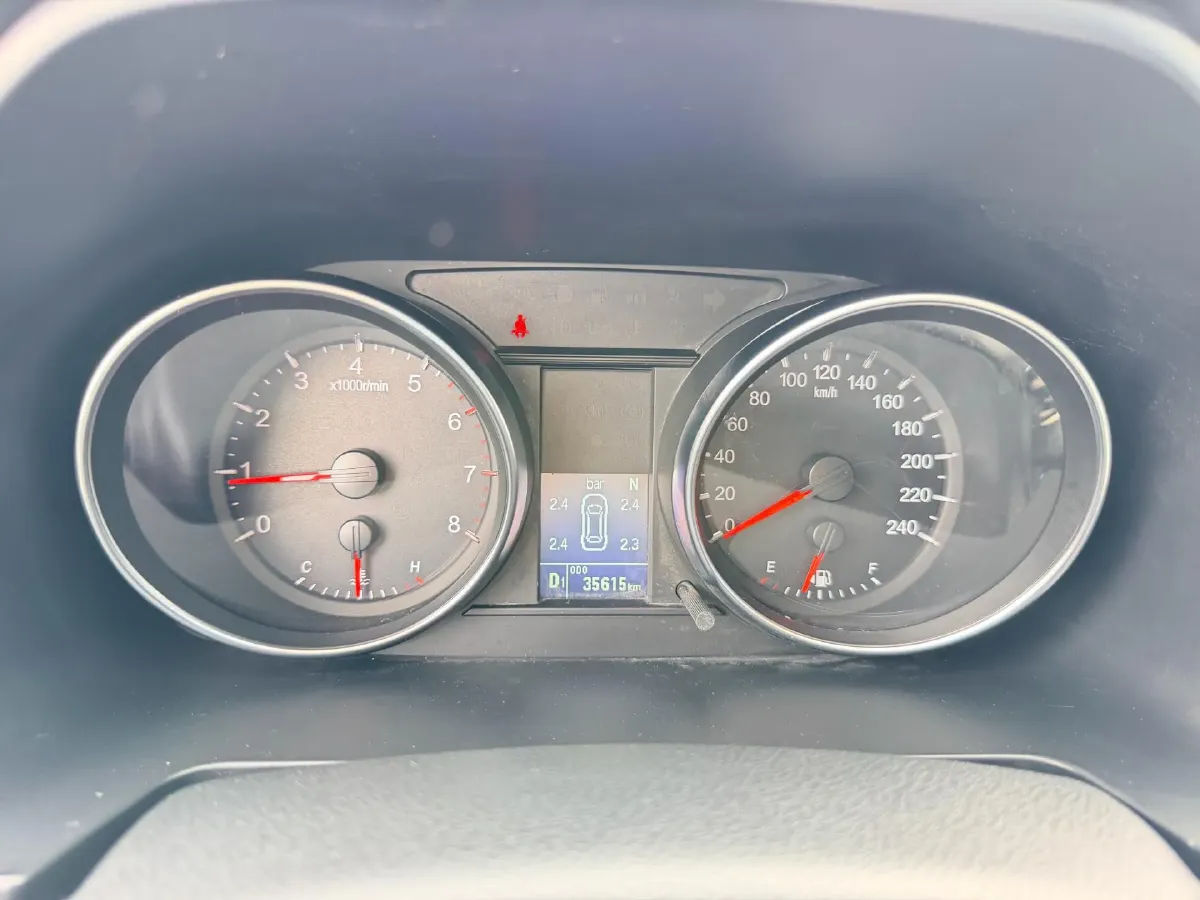 2021 Haval M6 1.5T 150HP L4 7DCT,autocango,china used car exporter,china ev exporter,chinese used car exporter,chinese used ev exporter