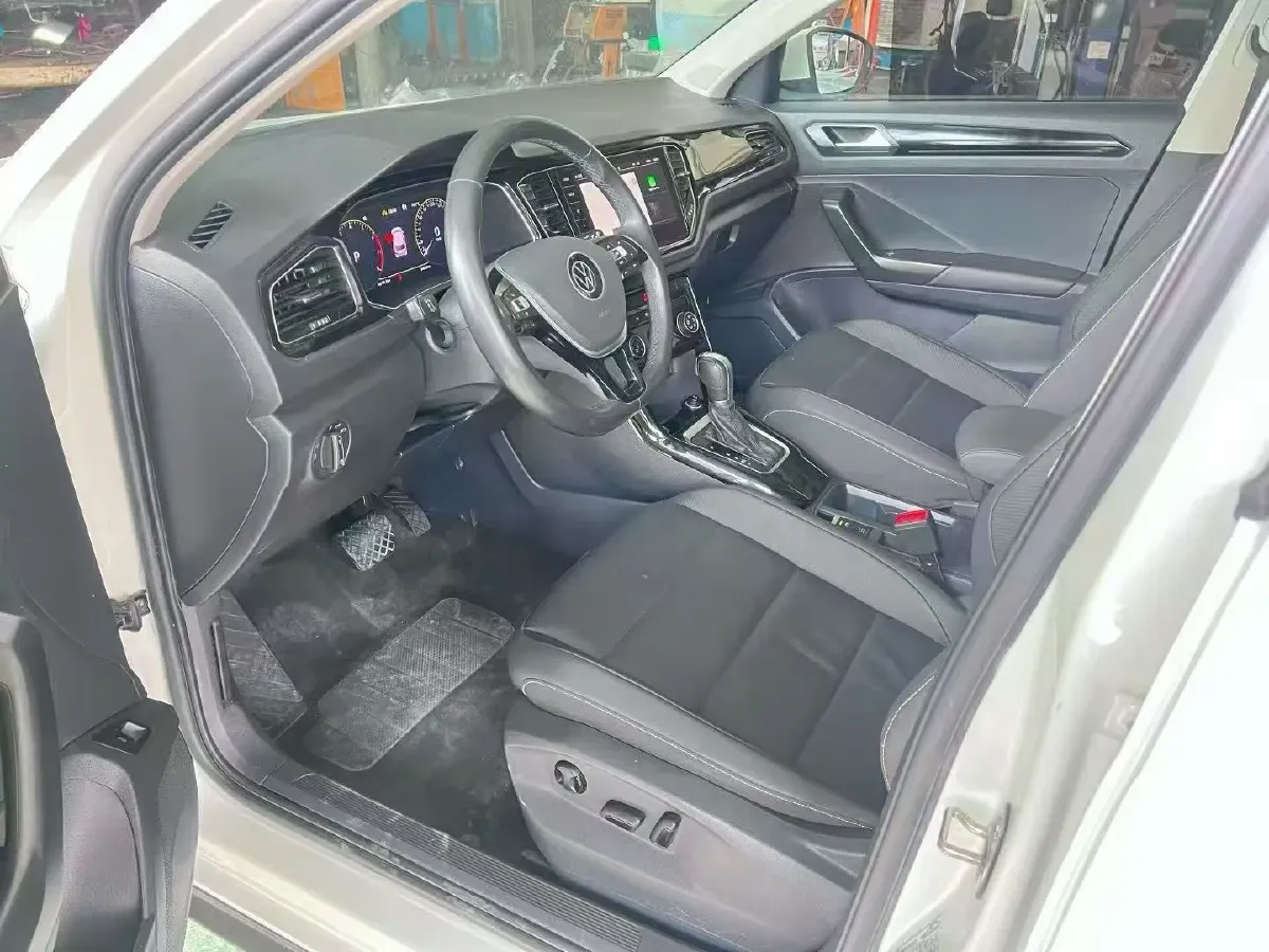 2022 Volkswagen T-Roc 1.4T 150HP L4 7DCT,autocango,china used car exporter,china ev exporter,chinese used car exporter,chinese used ev exporter