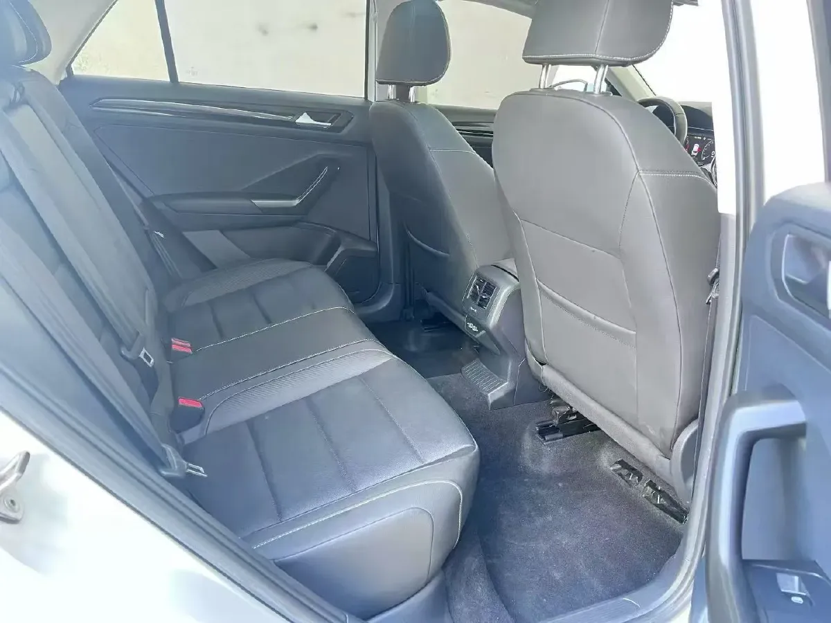 2022 Volkswagen T-Roc 1.4T 150HP L4 7DCT,autocango,china used car exporter,china ev exporter,chinese used car exporter,chinese used ev exporter