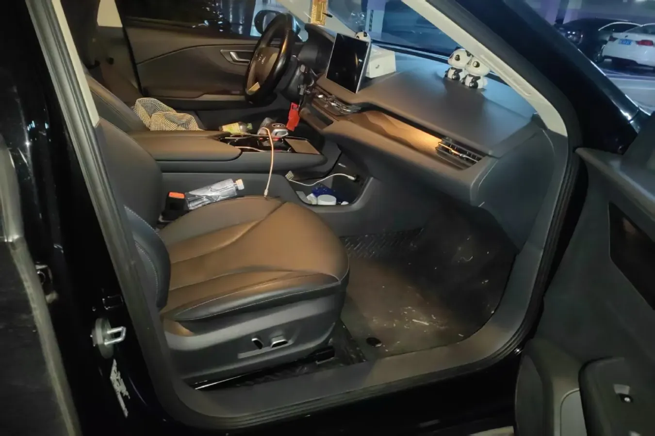 2022 HongQi E-QM5 BEV 54KWH,autocango,china used car exporter,china ev exporter,chinese used car exporter,chinese used ev exporter