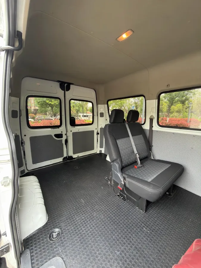 2020 MAXUS XinTu V80 2.5T 136HP L4 6MT,autocango,china used car exporter,china ev exporter,chinese used car exporter,chinese used ev exporter