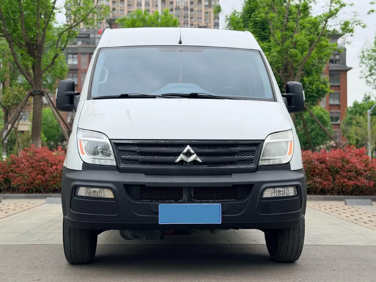 2020 MAXUS XinTu V80 2.5T 136HP L4 6MT,autocango,china used car exporter,china ev exporter,chinese used car exporter,chinese used ev exporter