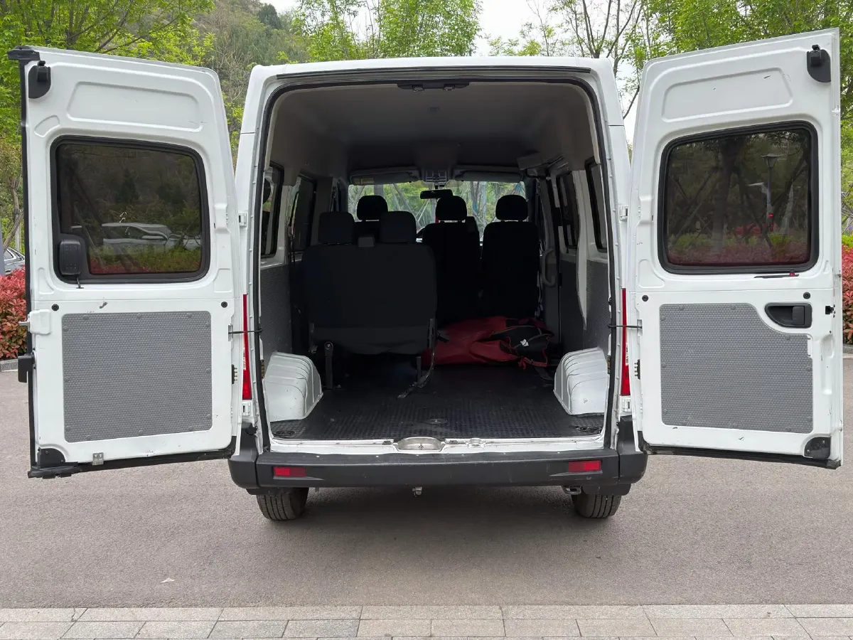 2020 MAXUS XinTu V80 2.5T 136HP L4 6MT,autocango,china used car exporter,china ev exporter,chinese used car exporter,chinese used ev exporter