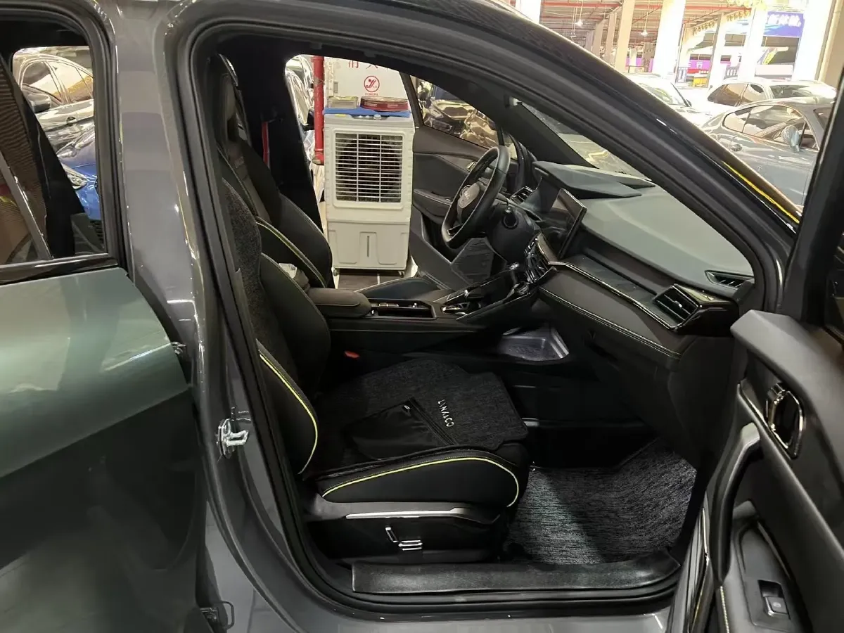 2023 LYNK&CO 06 1.5T 181HP L4 7DCT,autocango,china used car exporter,china ev exporter,chinese used car exporter,chinese used ev exporter