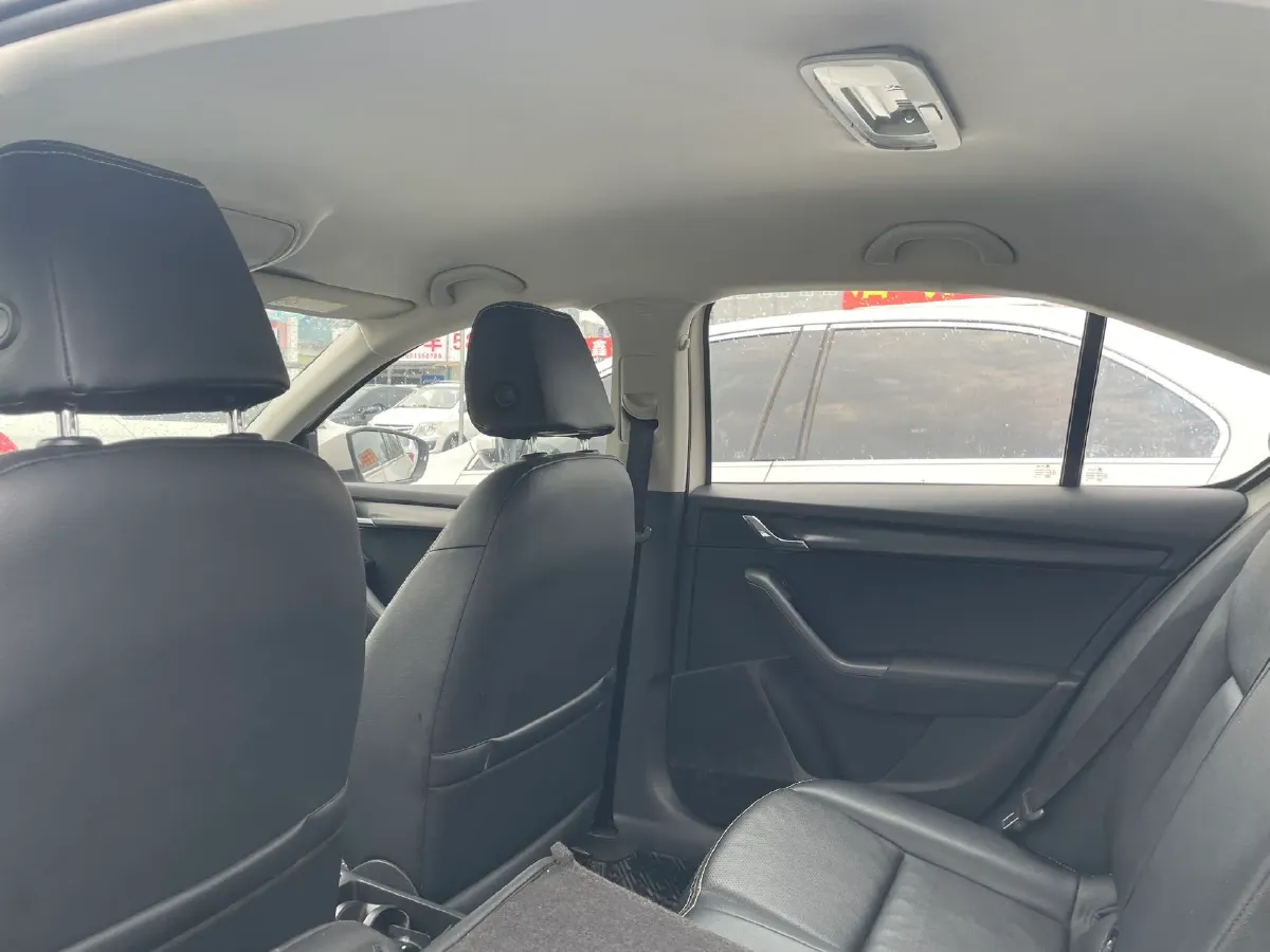 2017 Skoda Octavia 1.6L 110HP L4 5MT,autocango,china used car exporter,china ev exporter,chinese used car exporter,chinese used ev exporter