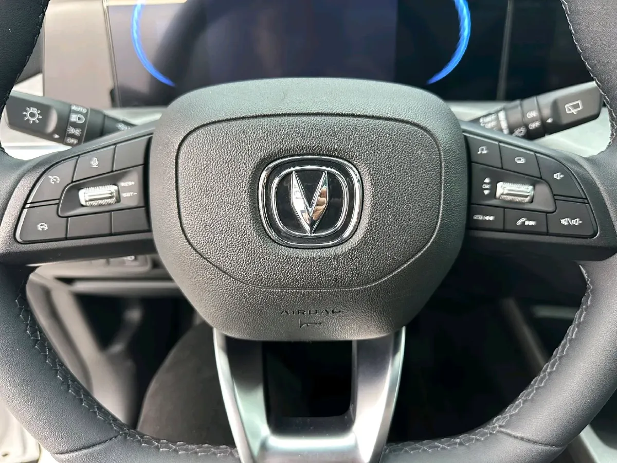 2022 ChangAn CS35 Plus 1.4T 160HP L4 7DCT,autocango,china used car exporter,china ev exporter,chinese used car exporter,chinese used ev exporter