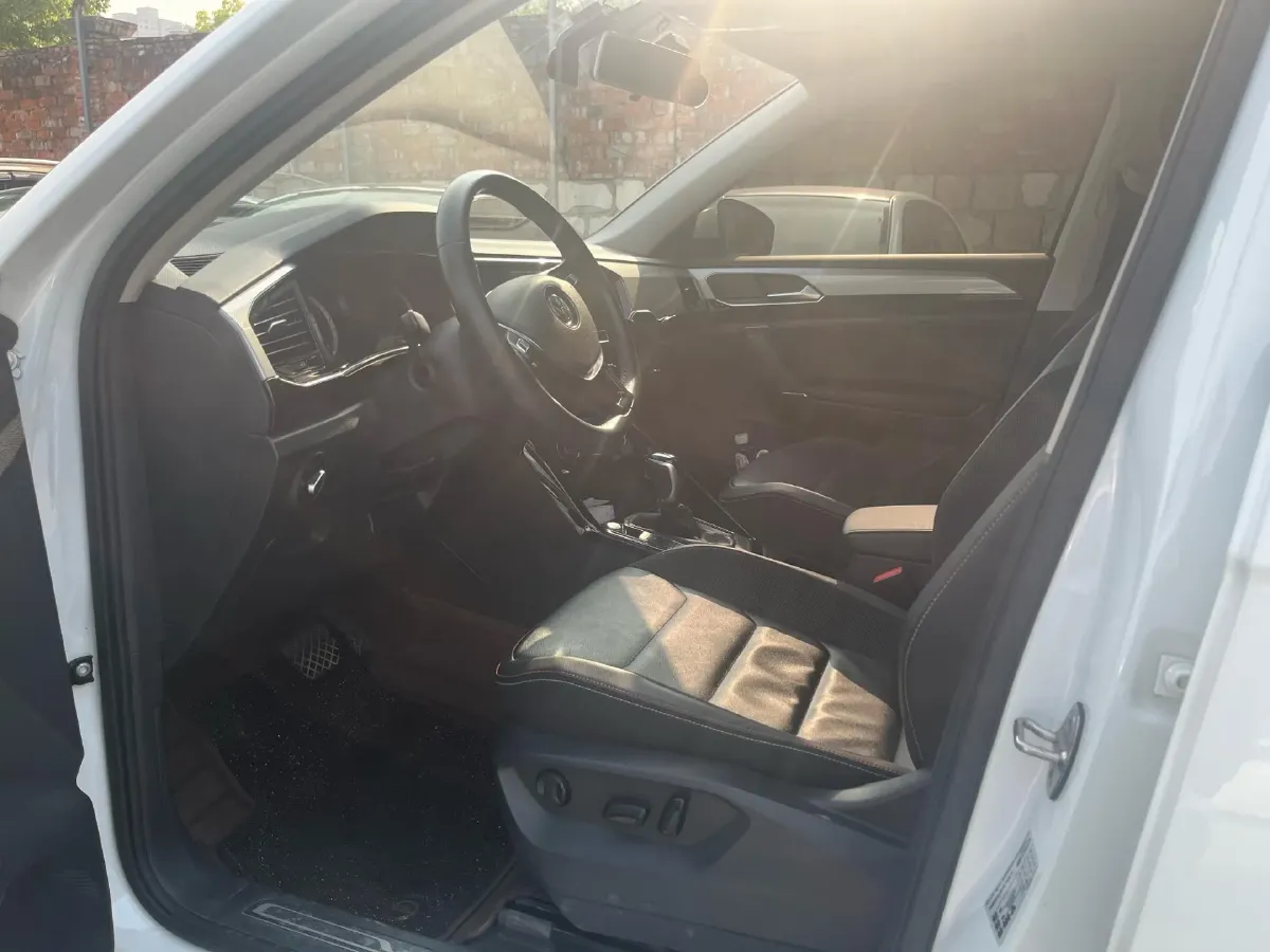 2019 Jeep Cherokee 2.0T 234HP L4 9AT,autocango,china used car exporter,china ev exporter,chinese used car exporter,chinese used ev exporter