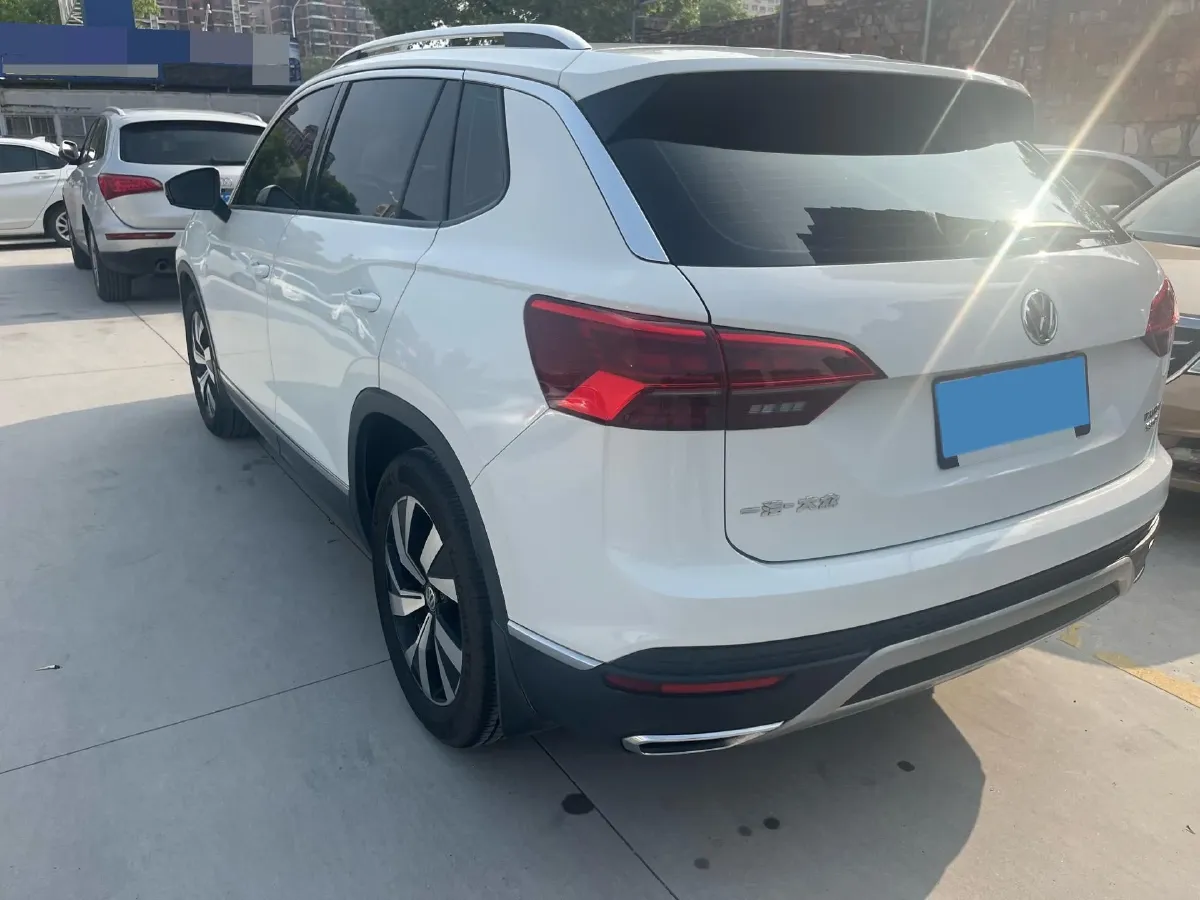 2019 Jeep Cherokee 2.0T 234HP L4 9AT,autocango,china used car exporter,china ev exporter,chinese used car exporter,chinese used ev exporter