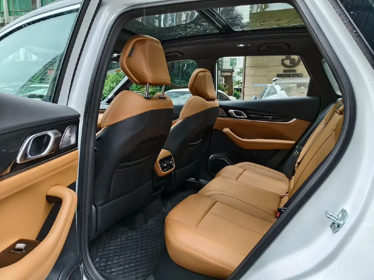 2025 Geely StarRay 1.5T 181HP L4 7DCT,autocango,china used car exporter,china ev exporter,chinese used car exporter,chinese used ev exporter