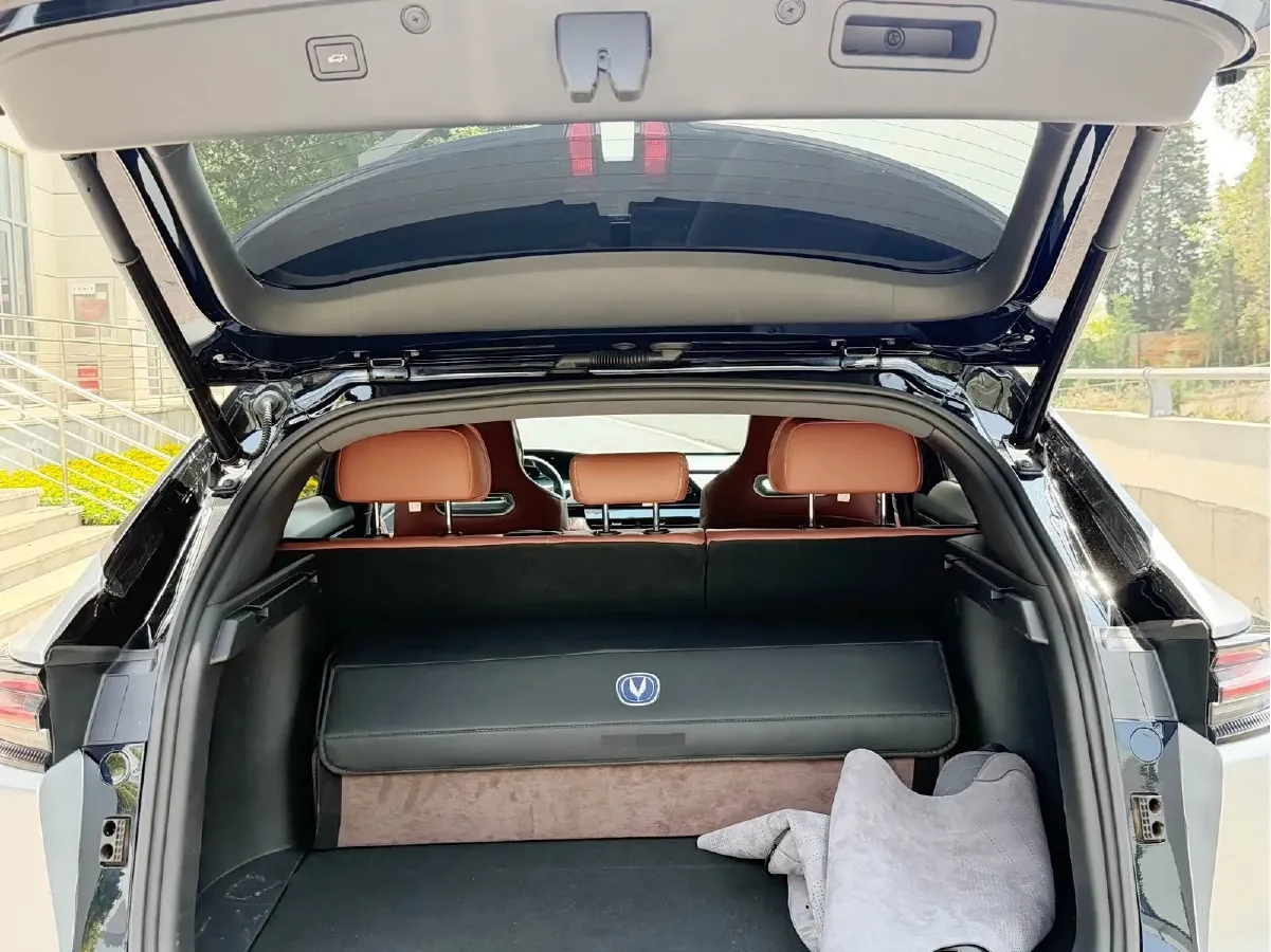 2023 ChangAn UNI-K 2.0T 233HP L4 8AT,autocango,china used car exporter,china ev exporter,chinese used car exporter,chinese used ev exporter