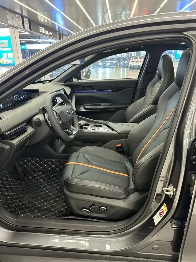 2024 ChangAn UNI-V 1.5T 188HP L4 7DCT,autocango,china used car exporter,china ev exporter,chinese used car exporter,chinese used ev exporter