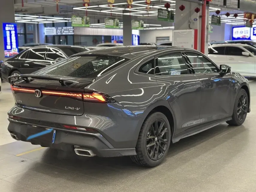 2024 ChangAn UNI-V 1.5T 188HP L4 7DCT,autocango,china used car exporter,china ev exporter,chinese used car exporter,chinese used ev exporter