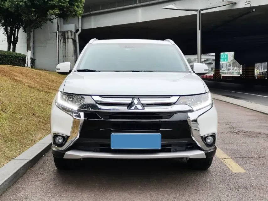 2018 Mitsubishi Outlander 2.0L 166HP L4 CVT,autocango,china used car exporter,china ev exporter,chinese used car exporter,chinese used ev exporter