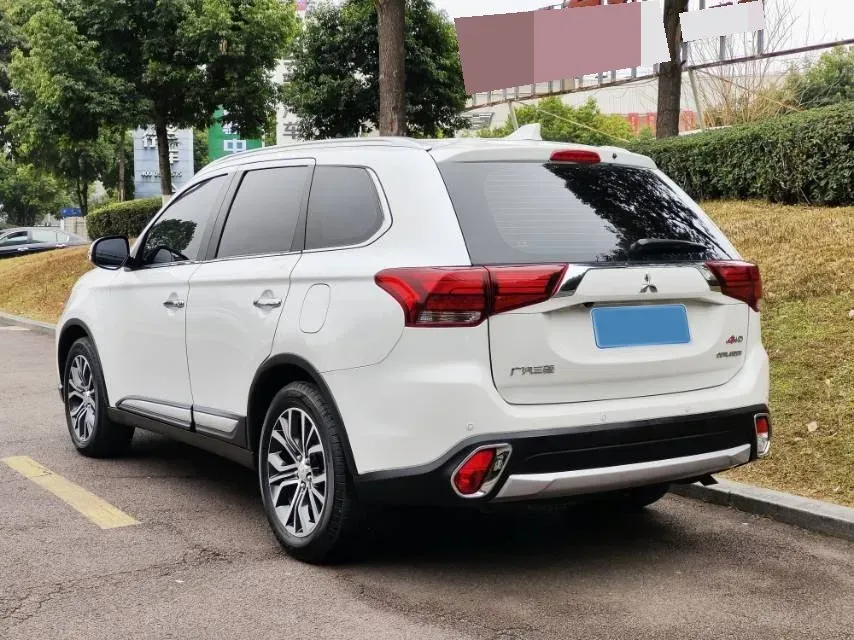 2018 Mitsubishi Outlander 2.0L 166HP L4 CVT,autocango,china used car exporter,china ev exporter,chinese used car exporter,chinese used ev exporter
