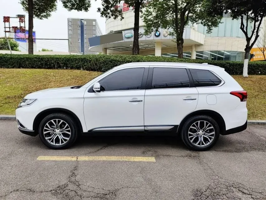 2018 Mitsubishi Outlander 2.0L 166HP L4 CVT,autocango,china used car exporter,china ev exporter,chinese used car exporter,chinese used ev exporter