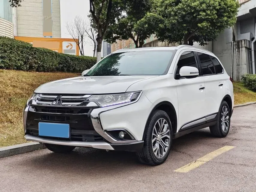 2018 Mitsubishi Outlander 2.0L 166HP L4 CVT,autocango,china used car exporter,china ev exporter,chinese used car exporter,chinese used ev exporter