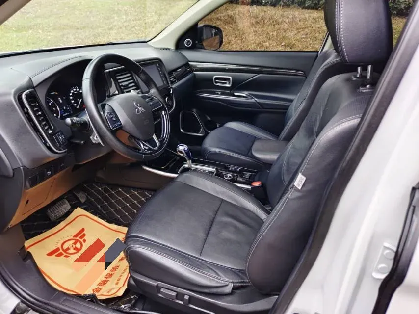 2018 Mitsubishi Outlander 2.0L 166HP L4 CVT,autocango,china used car exporter,china ev exporter,chinese used car exporter,chinese used ev exporter