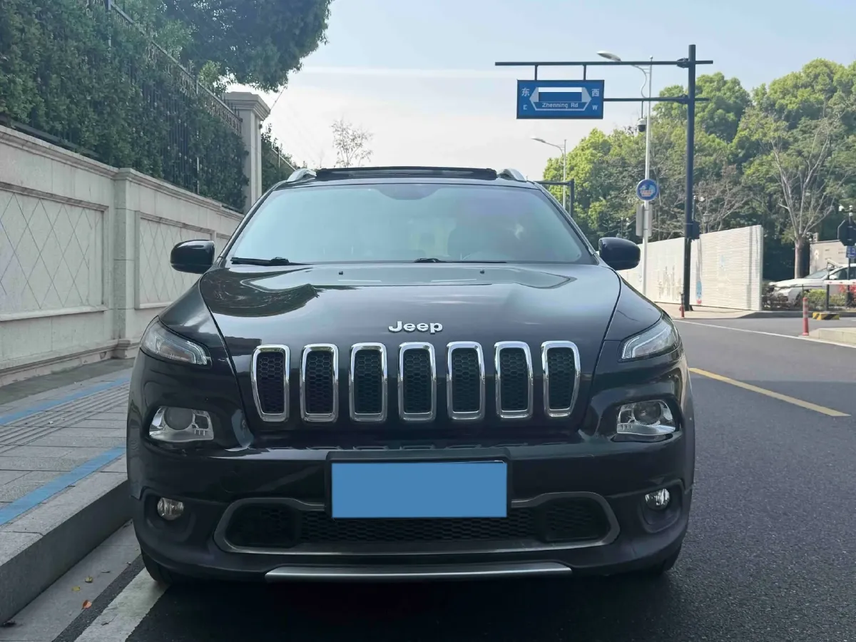 2017 Jeep Cherokee 2.0L 155HP L4 9AT,autocango,china used car exporter,china ev exporter,chinese used car exporter,chinese used ev exporter