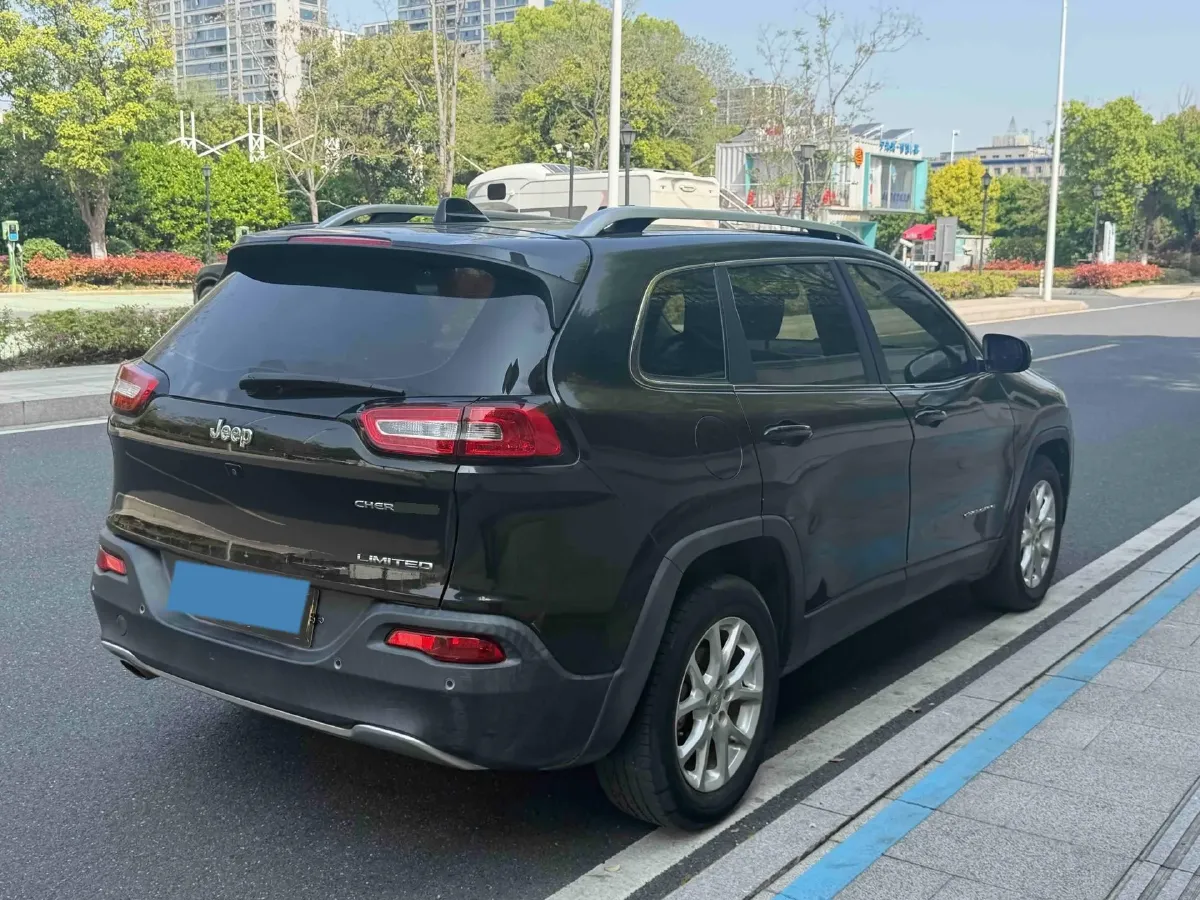 2017 Jeep Cherokee 2.0L 155HP L4 9AT,autocango,china used car exporter,china ev exporter,chinese used car exporter,chinese used ev exporter