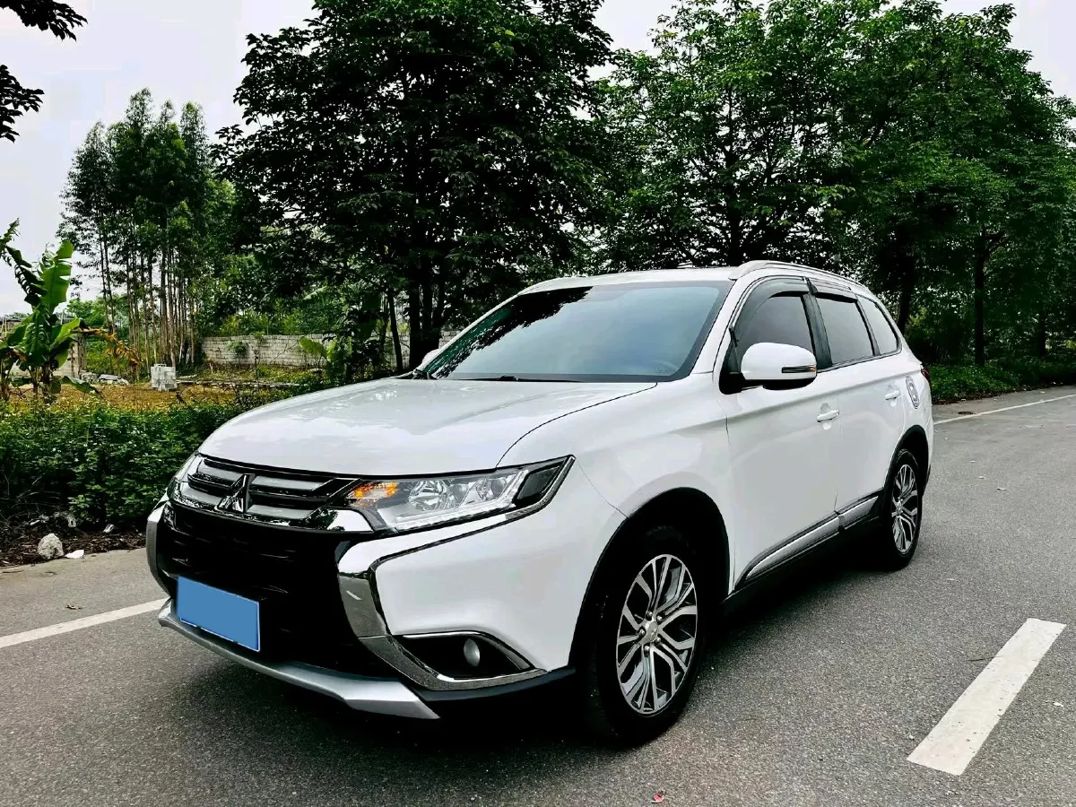 2017 Mitsubishi Outlander 2.0L 166HP L4 CVT,autocango,china used car exporter,china ev exporter,chinese used car exporter,chinese used ev exporter
