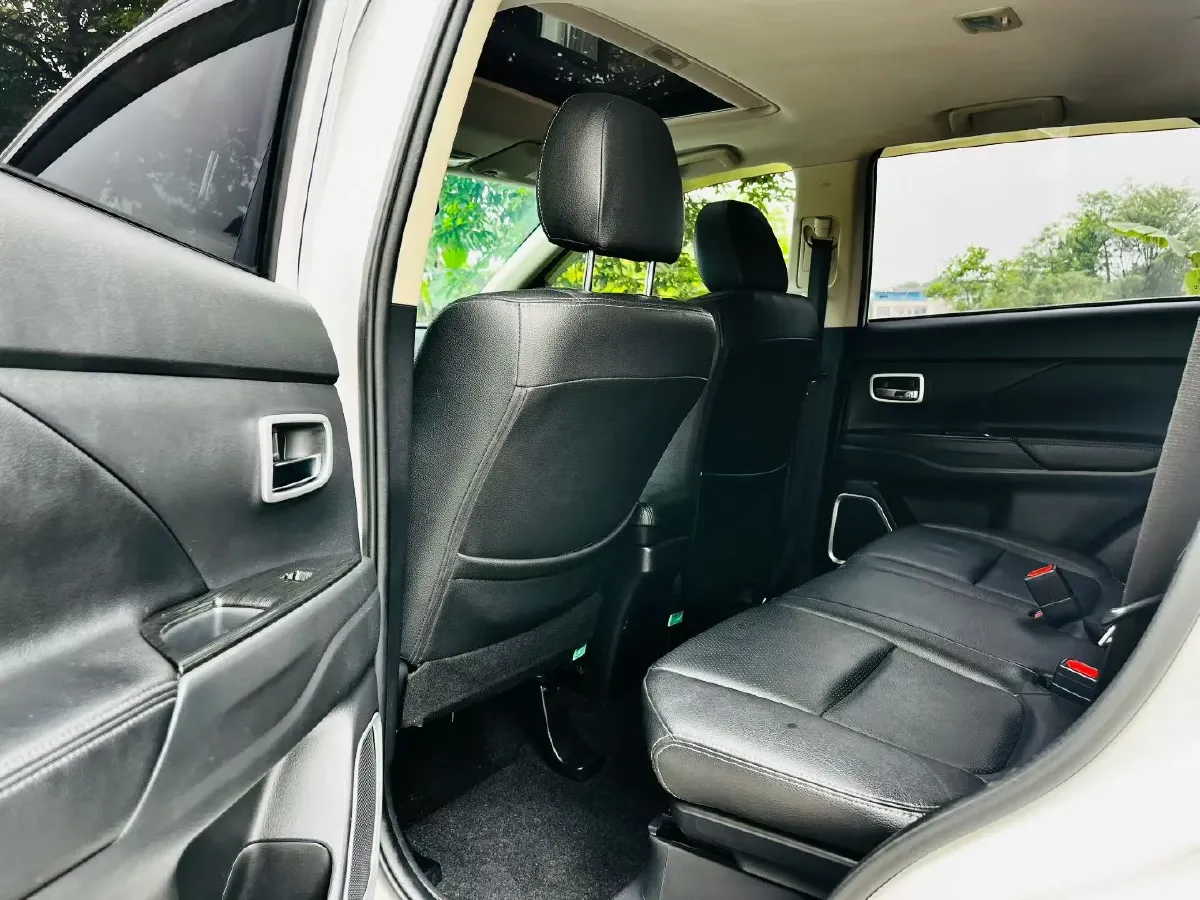 2017 Mitsubishi Outlander 2.0L 166HP L4 CVT,autocango,china used car exporter,china ev exporter,chinese used car exporter,chinese used ev exporter