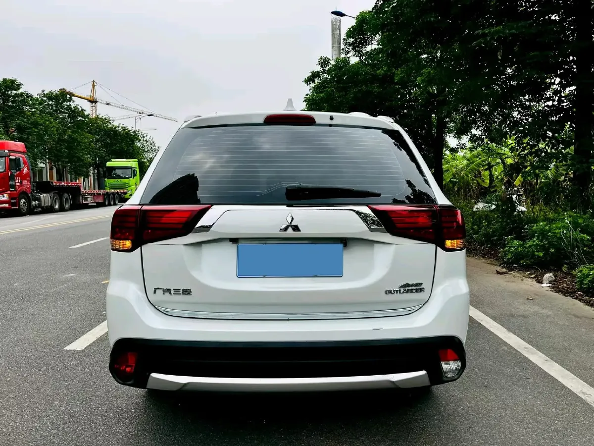 2017 Mitsubishi Outlander 2.0L 166HP L4 CVT,autocango,china used car exporter,china ev exporter,chinese used car exporter,chinese used ev exporter