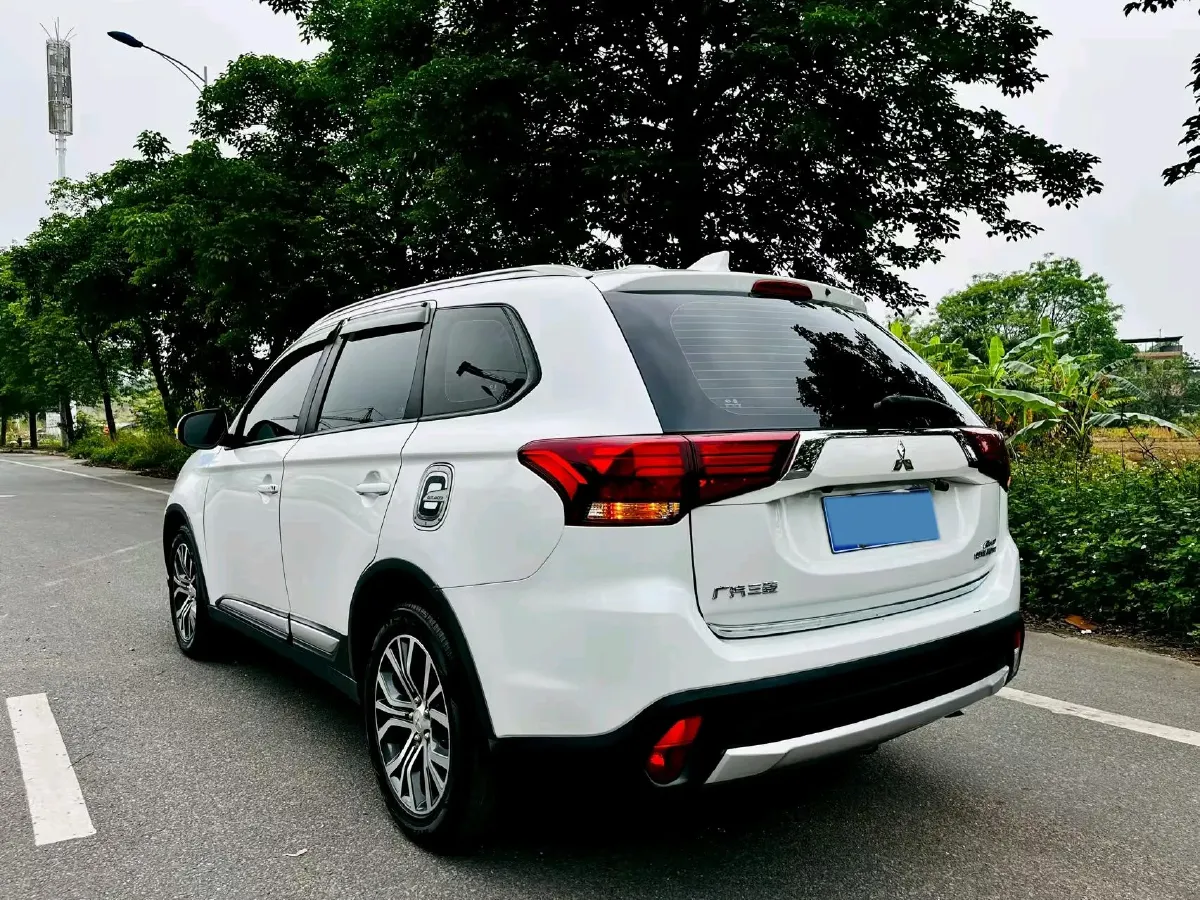 2017 Mitsubishi Outlander 2.0L 166HP L4 CVT,autocango,china used car exporter,china ev exporter,chinese used car exporter,chinese used ev exporter